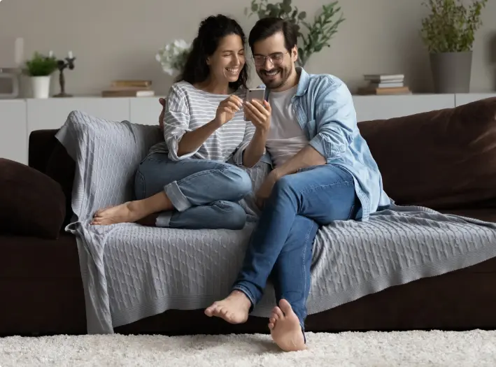 Imagen de familia tramitando seguro de vida